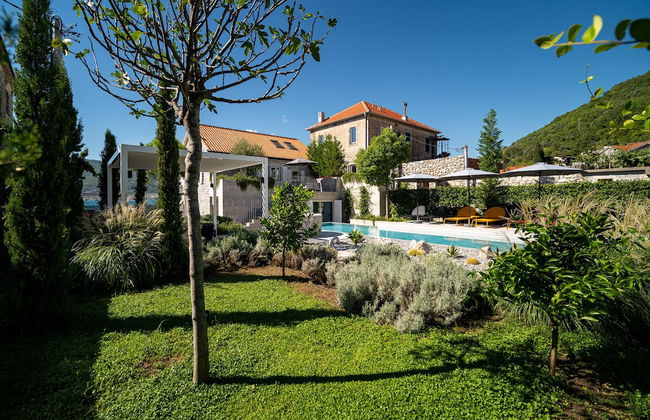 Villa Lastva is a Five Star Seafront Luxury Villa With Privite Pool - Foto 31