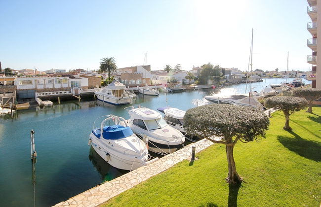 Apartment With Scenic View - Photo 41