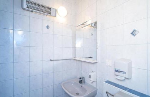 Gorgeous Apartment In Dubrovnik - Photo 23