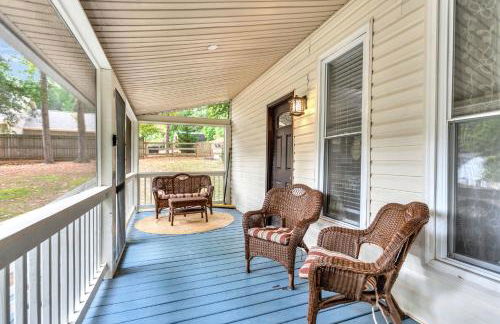 Pet Friendly Group Getaway with Grill and Deck - Foto 35