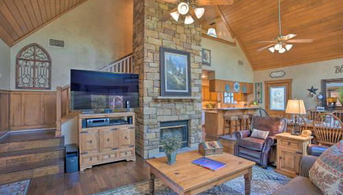 Lake Granbury Getaway! Family Home with Deck and Games - Foto 5