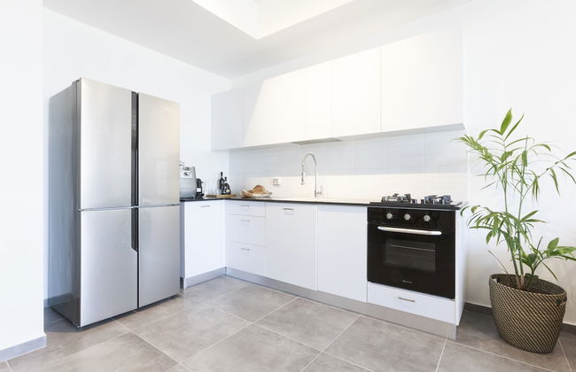 AirTLV - Menachem Begin Apartment - Foto 6