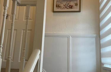 Lovely Spacious House Family & Contractor Friendly 3 Bedroom Near Leeds Centre Sleeps 8 - Foto 35