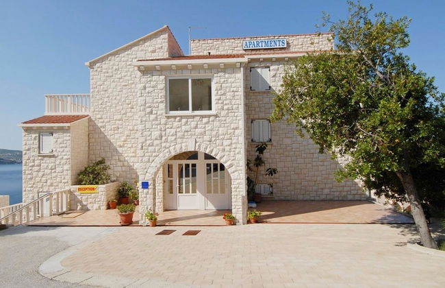 Marnic Apartments - Photo 9