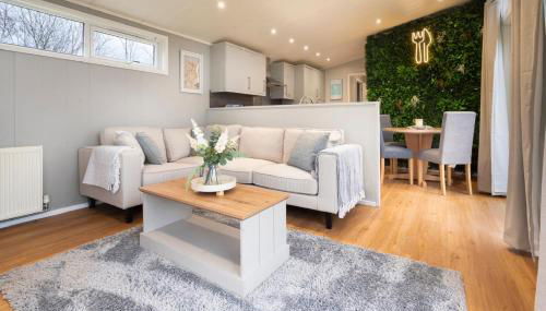 Silverdale Lodge, HotTub, Wi-FI, Quiet & Sleeps 4 - Foto 4