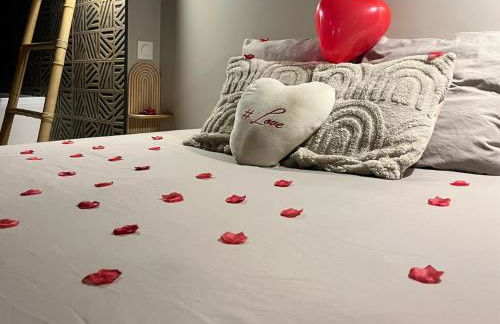 Love Room Valence - Suite romantique avec balnéo privée 2 places - Foto 16