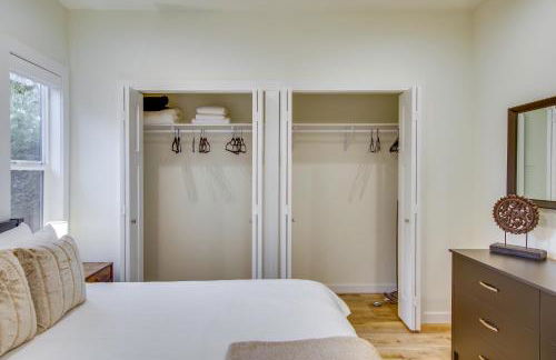 Private Yard and Fire Pit! Modern Kirkland Abode - Foto 12