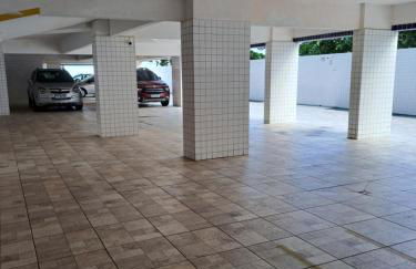 Apto aconchegante beira mar com ar no quarto - Foto 29