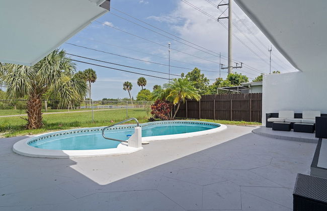 Dreamy 4BR Getaway w Private Pool Luxe Patio in Miramar - Foto 32