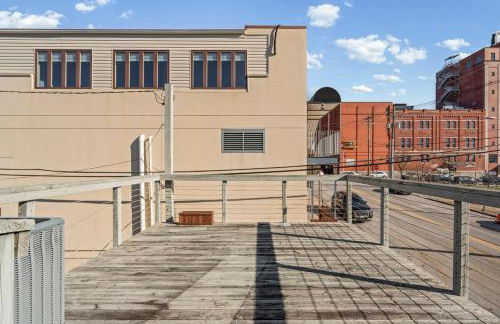 Chic Canton Home 3BR Rooftop Views - Photo 2