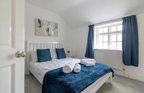 8 Bedroom House in Barwell Sleeps 15 with Parking - Foto 15