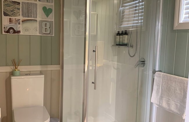 Hazelcreek Cottages - Photo 9