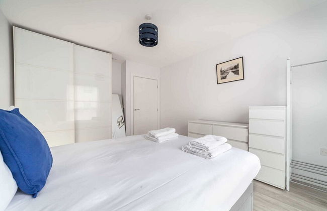 Riverside Retreat Modern Flat in Brentford - Foto 3