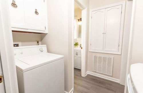 Comfy and Convenient Duplex - Foto 12