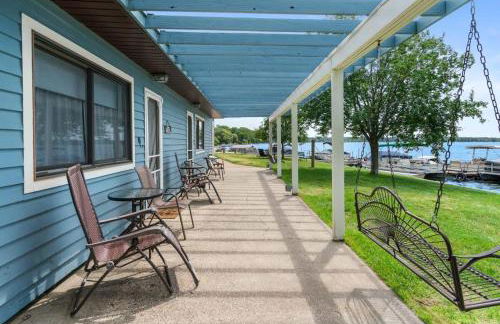 King Suite with Scenic Views at Fife Lake Lodge - Foto 18