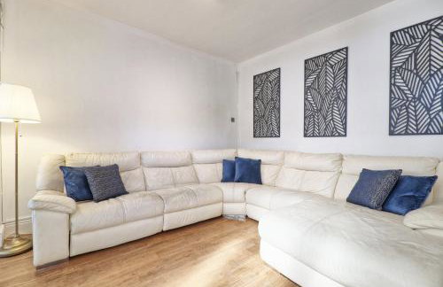 Large Southend Beach House Sleeps 8 Free Parking x 2 Perfect for Contractors 4 King Beds or 8 Single Beds by The Opulent Property Project UK - Foto 28