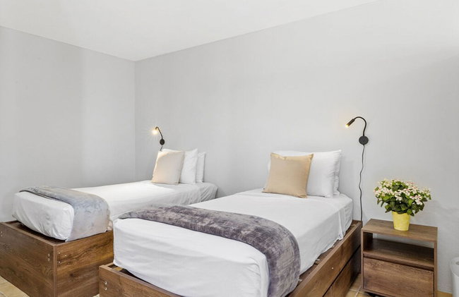 Spacious 4BR Villa Private Pool Cozy Location - Photo 24