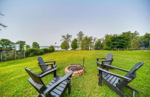 Custom-Built Lakefront Cottage with Spacious Yard! - Foto 26