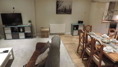 4 Bed Farnborough Air Accommodation - Foto 3