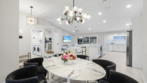 Lux Fam Private Resort Pool Spa, 2 Private Pickleball Courts, Basketball, Ping Pong Table, Mini Golf, Close To Beach & Dining Home Sleeps 8 - Foto 4