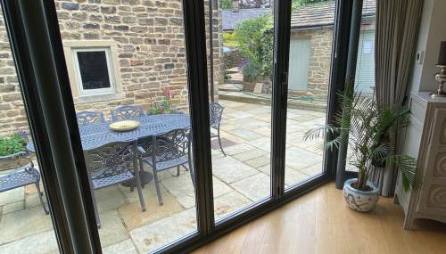 Garden annexe in Hathersage centre with parking - Foto 2