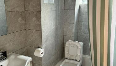 Newly Refurbished 2 Bedroom Flat New Southgate London N11 - Foto 4