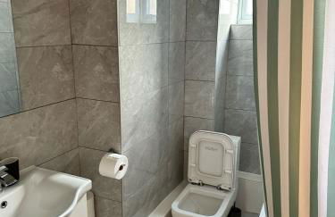 Newly Refurbished 2 Bedroom Flat New Southgate London N11 - Foto 4