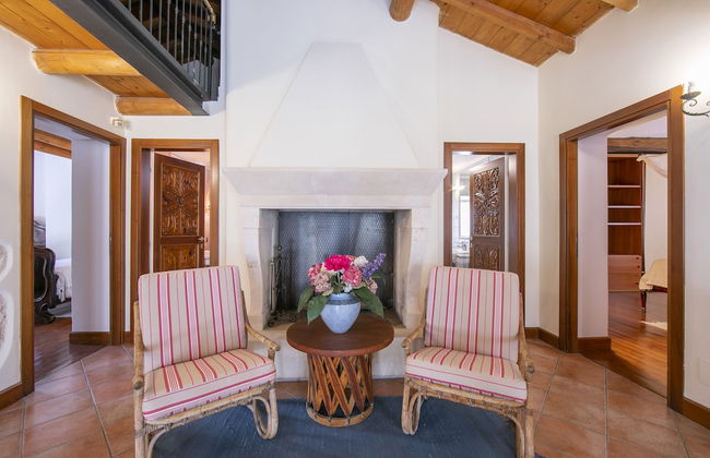 Alberta's Liberty House With Pool - Photo 15