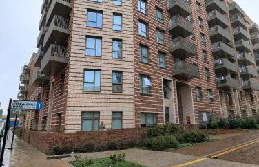 Modern 2 Bed - 2 Bath Flat near Central London with Parking Space - Foto 19