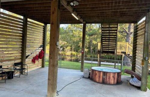 Bay Breeze Bliss-Hot Tub, Bar and Canal 5mi to Beach - Foto 3