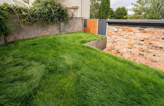 Impeccable 1-bed Studio in Birmingham - Photo 9