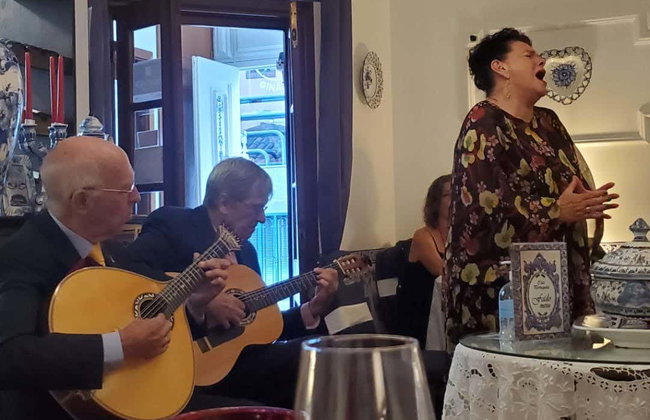 Espectáculo de fado con cena en Funchal - Foto 2