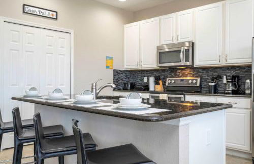 4BR Lakefront - Themed Rooms - Pool & BBQ! - Foto 33