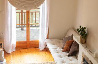 VYTINA LOFTS - Cozy 2-Level Loft Apartments with Fireplace & Mountain Views - Photo 3