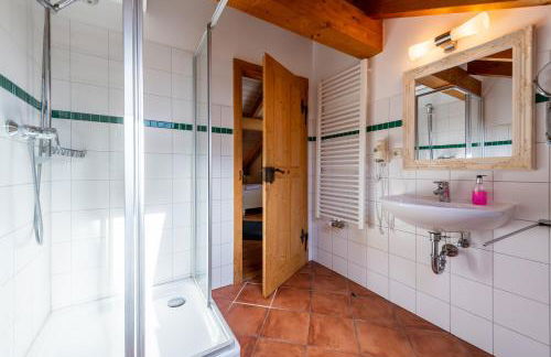 Wald Apartments bei Schlossgaststätte Hohenberg - Seeshaupt, südlicher Stanberger See, kostenfrei Parken, Ladestation für Auto und Fahrad, WLAN, Natur pur - Foto 38