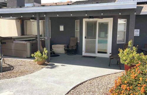 Spacious Getaway! Pool, Spa, Sleeps 9 - Foto 27