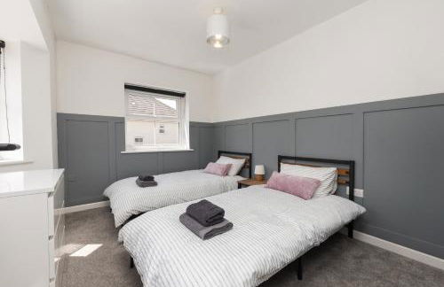 Large Modern Home, Free Parking, Families and Contractors Welcome - Foto 18