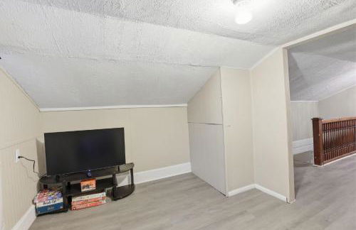 Cozy Matewan Trail Stay home - Photo 16