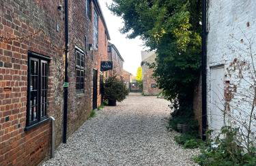 The Merchants Barn - A New Unique Town Centre Home - Photo 2