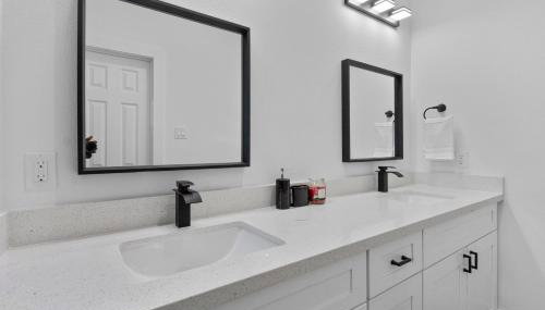 Chic Grey Escape Close to Downtown Fun - Foto 2