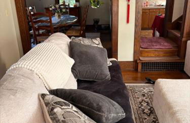 Tree House 6 bedrooms, 2 blocks from everything - Foto 59