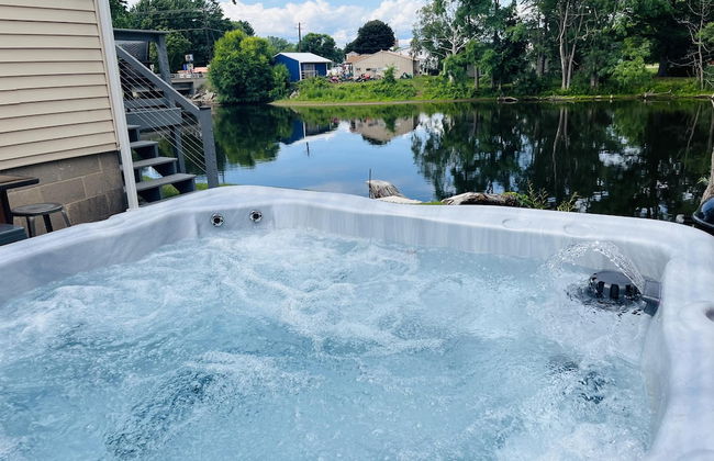 Lazy River Villa - Hottub Fenced Yard Sleeps 11 - Foto 53