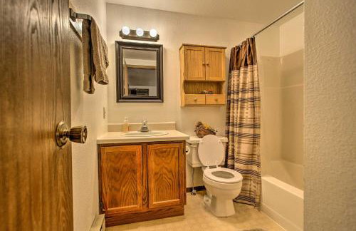Cozy Angler's Apt - Steps to Trout Fishing River! - Foto 14
