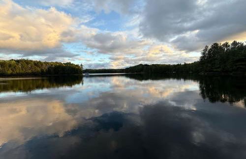 Distinctly modern cabin on quiet Northwoods lake - Foto 18