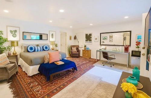 Hollywood Hills Spa Retreat Oasis with Tree Top Views, Private Jacuzzi Style Tub, Steam Room, Magical Half Acre Acre Garden and Patio, Free Parking for 2 cars, in LA's most Serene, Central Desirable Area - Foto 46