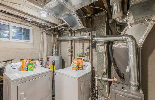 Beautiful 3br 2ba House with cozy backyard by CozySuites - Foto 24