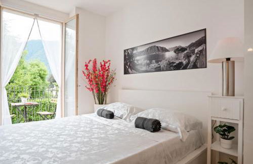 GuestHost - Lake Como Studio with Balcony & Parking! - Foto 8