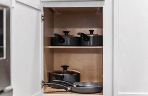 Elegant Escape-Fenced Yard BBQ & Cozy Fire Pit - Foto 32