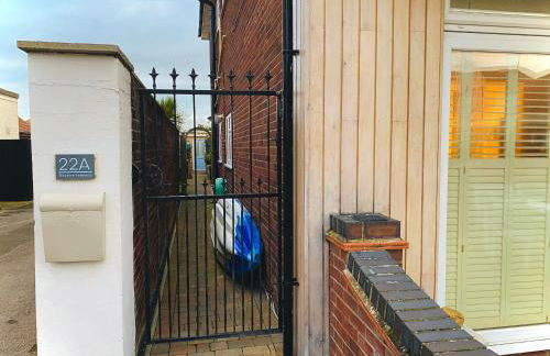 Shoreline hideaway - next to the beach - Foto 27