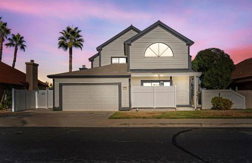 * Large Updated Waterfront Delta Manor Boat Dock * - Foto 28